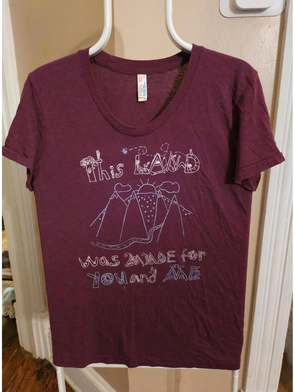 This land was made for you and me - women's t-shirt - Size XL - EUC